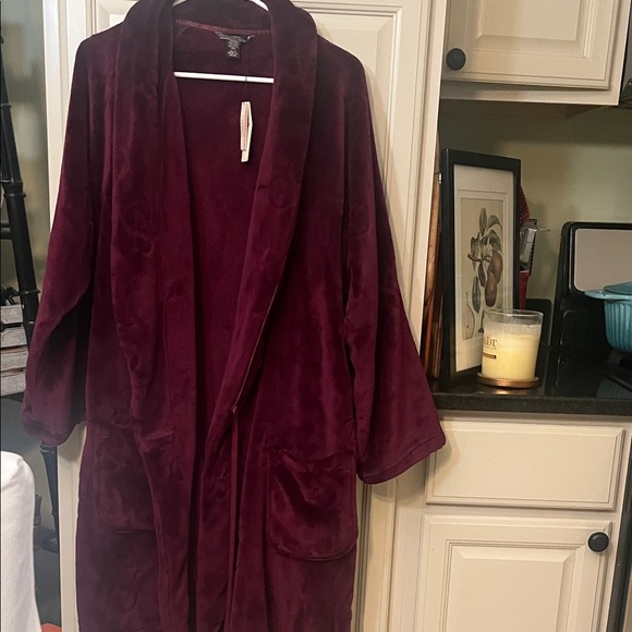 Victoria's Secret Burgundy Robe - Picture 4 of 9